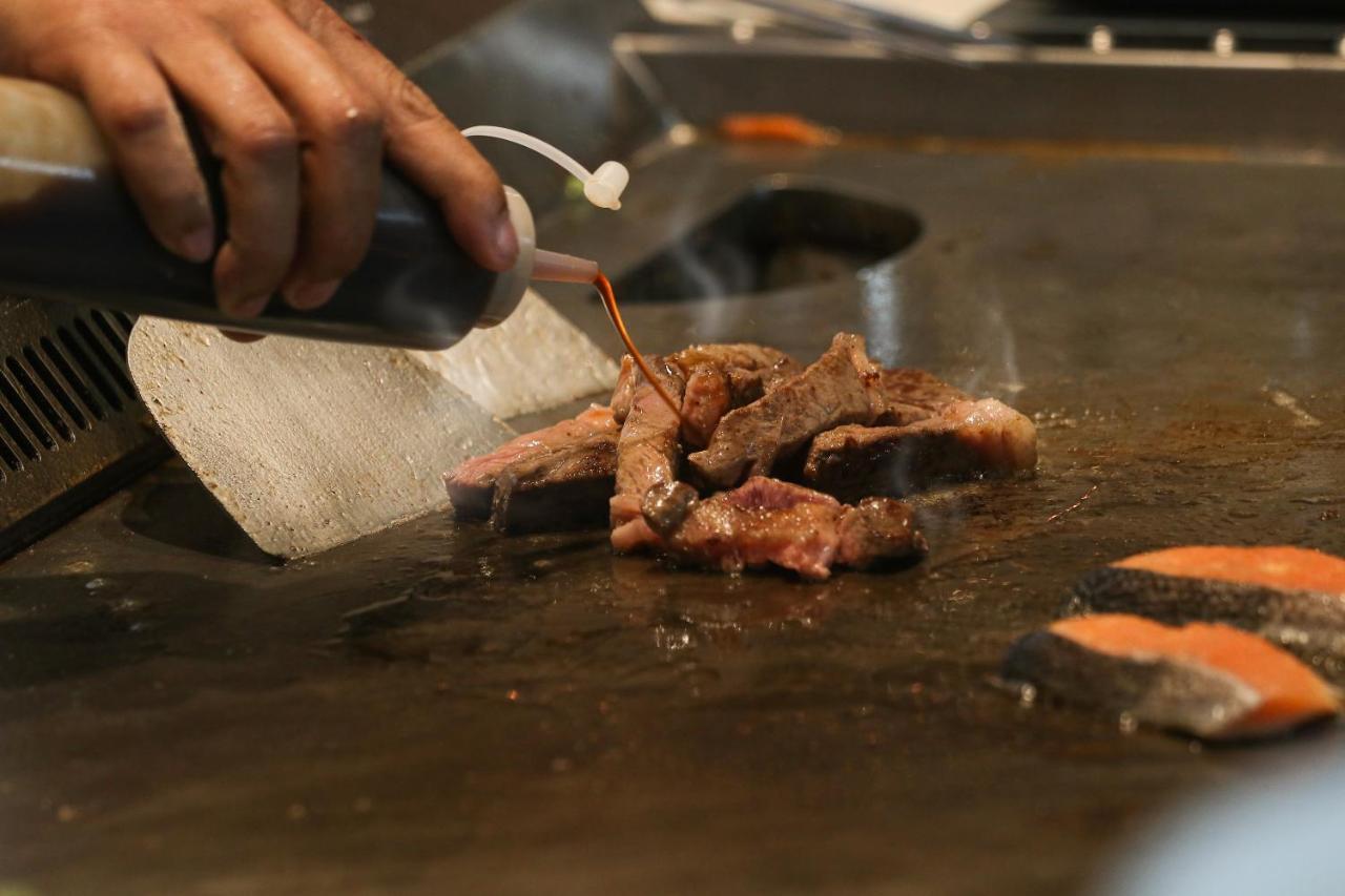 Chatrium Grand Bangkok Eksteriør bilde Soy sauce being used in cooking