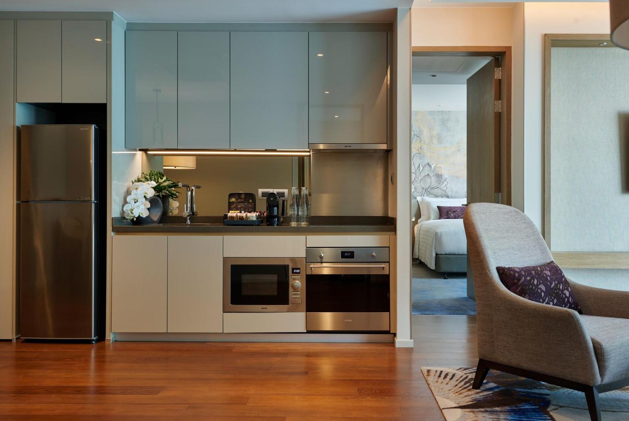 Chatrium Grand Bangkok Eksteriør bilde A kitchen in a serviced apartment